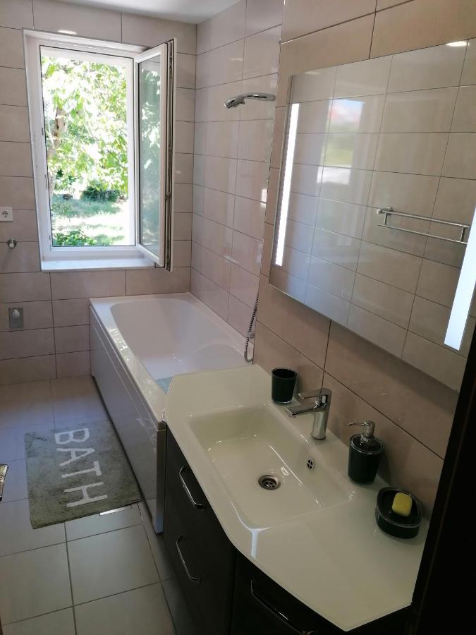 Apartment "B" 50 M From The Beach Zadar Ngoại thất bức ảnh